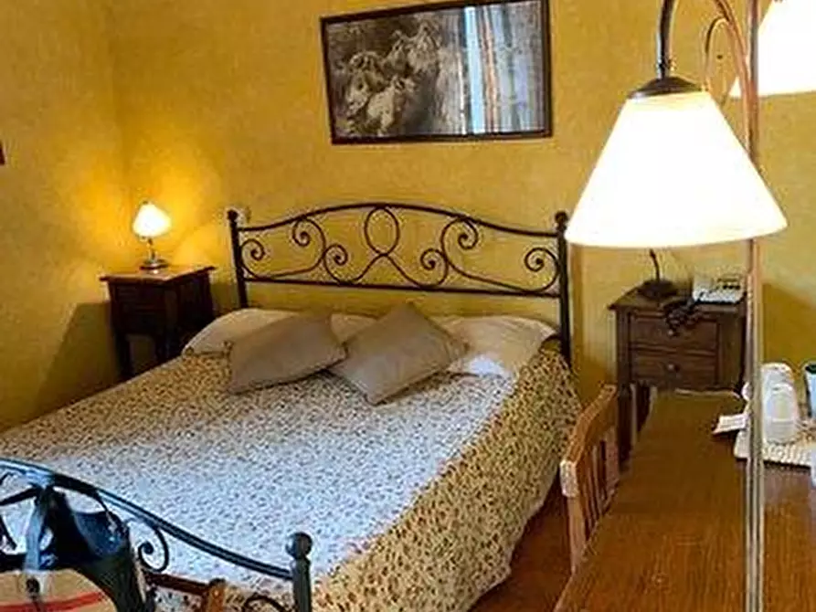 Immagine 26 di Palazzo in vendita  a Montalcino
