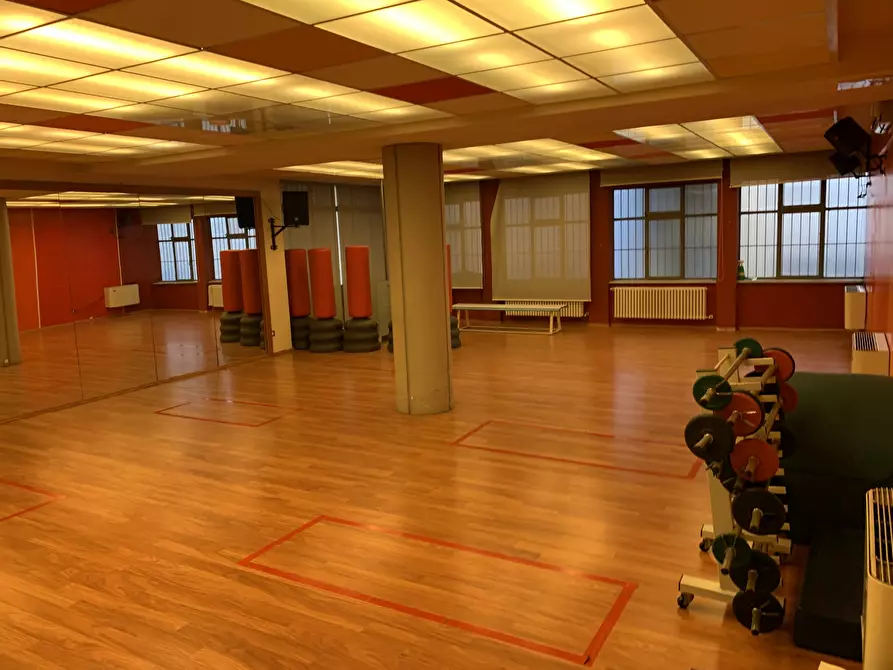 Immagine 3 di Locale commerciale in vendita  a Torino