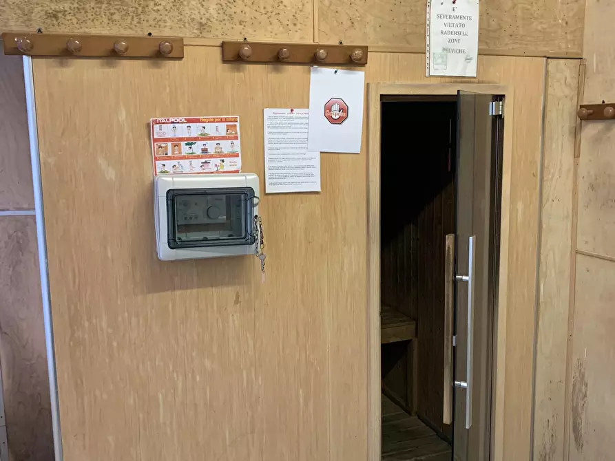 Immagine 10 di Locale commerciale in vendita  a Torino