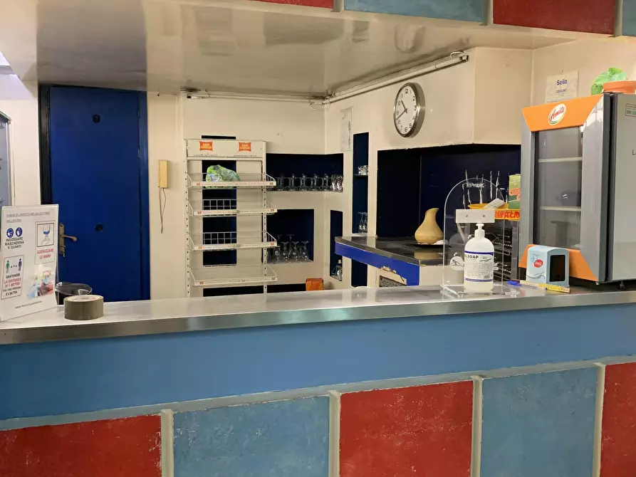 Immagine 5 di Locale commerciale in vendita  a Torino