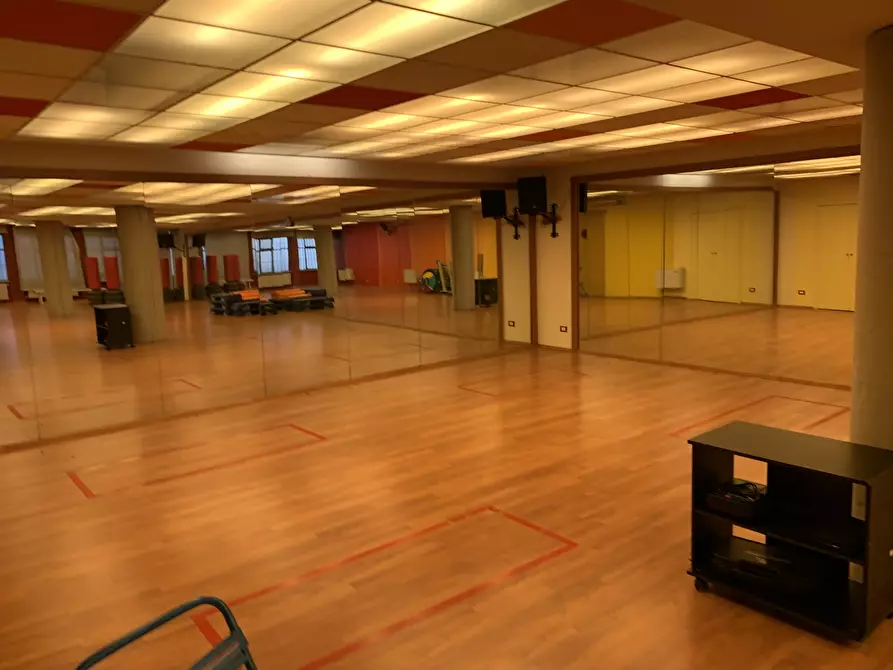 Immagine 1 di Locale commerciale in vendita  a Torino