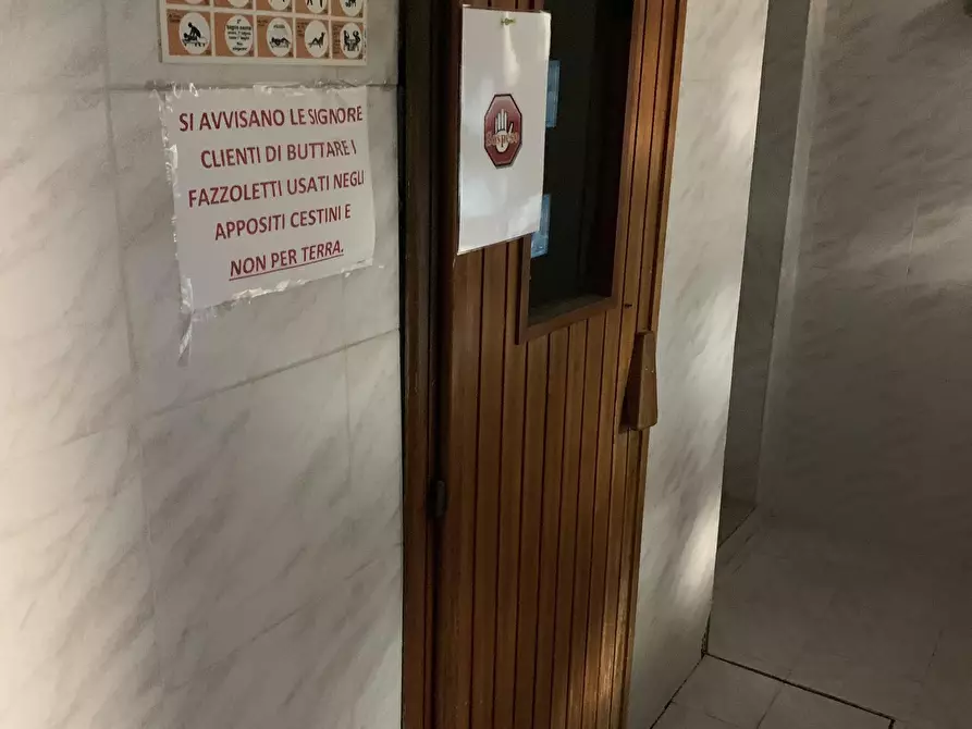 Immagine 9 di Locale commerciale in vendita  a Torino