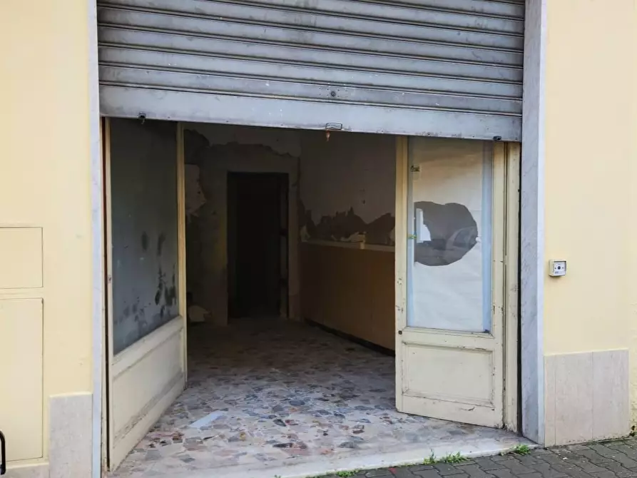 Immagine 1 di Locale commerciale in vendita  a Carrara