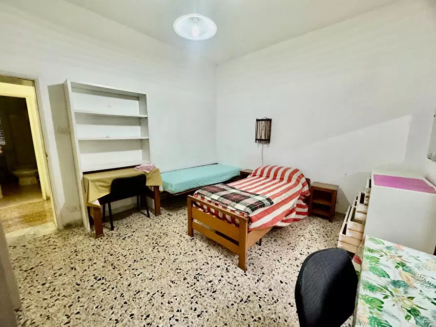 Immagine 11 di Appartamento in vendita  a Siena