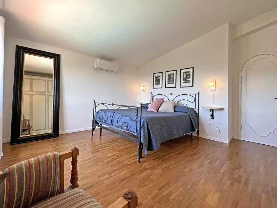 Immagine 12 di Villa in vendita  a Castelnuovo Magra