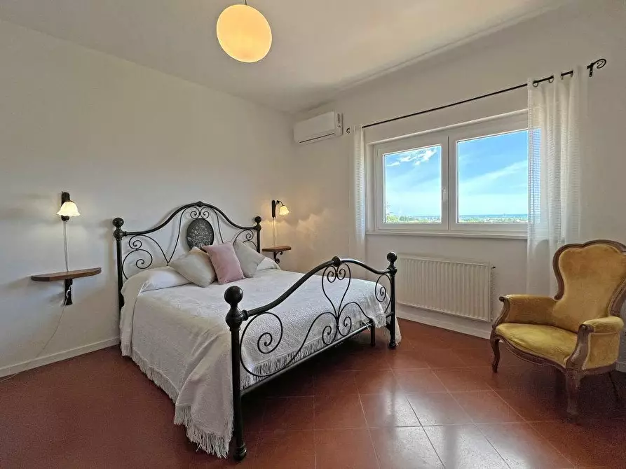 Immagine 23 di Villa in vendita  a Castelnuovo Magra