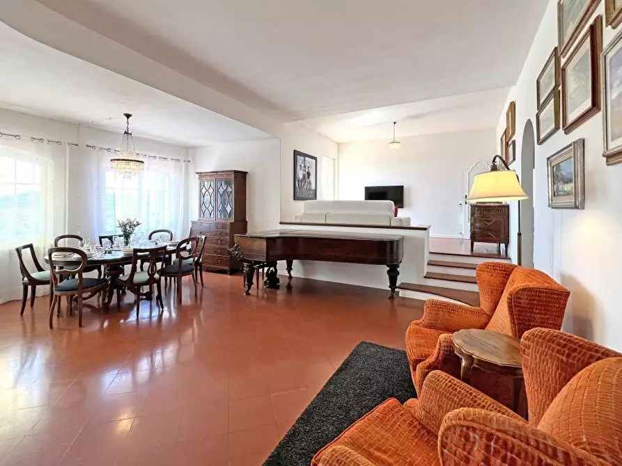 Immagine 8 di Villa in vendita  a Castelnuovo Magra