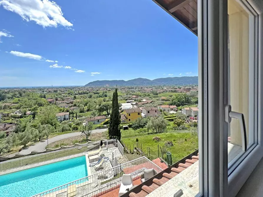 Immagine 11 di Villa in vendita  a Castelnuovo Magra