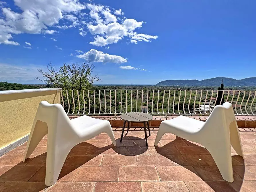 Immagine 4 di Villa in vendita  a Castelnuovo Magra