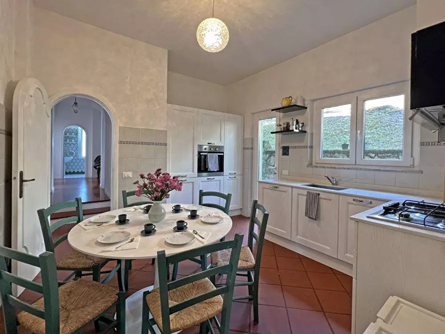 Immagine 10 di Villa in vendita  a Castelnuovo Magra