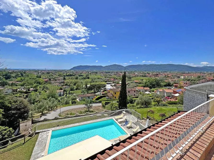 Immagine 2 di Villa in vendita  a Castelnuovo Magra