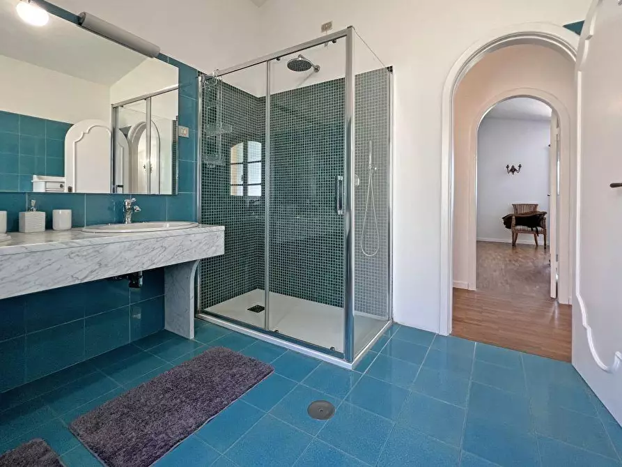 Immagine 19 di Villa in vendita  a Castelnuovo Magra