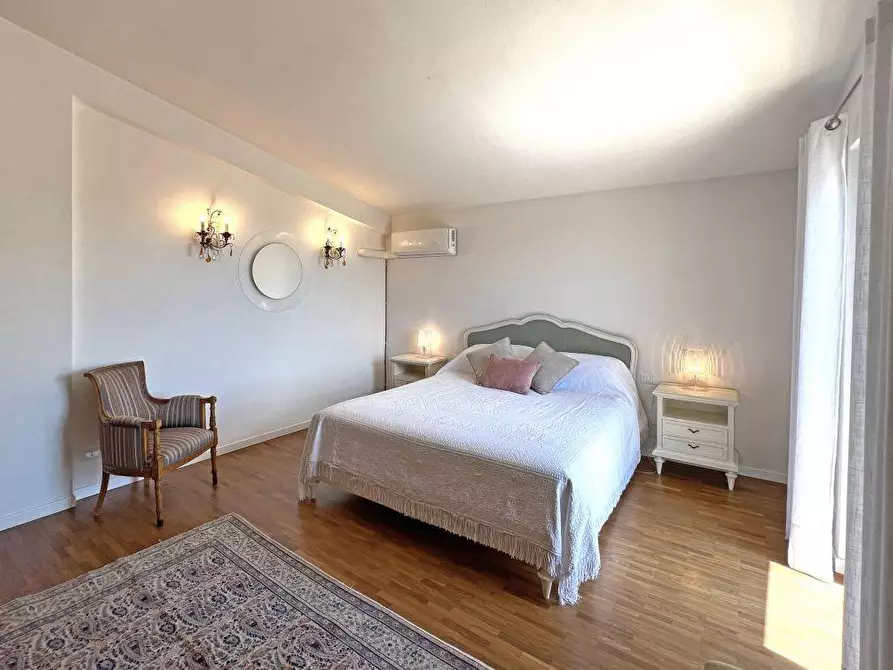 Immagine 17 di Villa in vendita  a Castelnuovo Magra