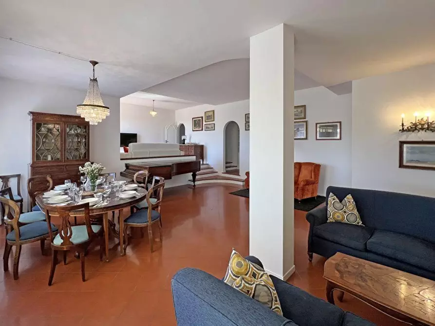 Immagine 9 di Villa in vendita  a Castelnuovo Magra