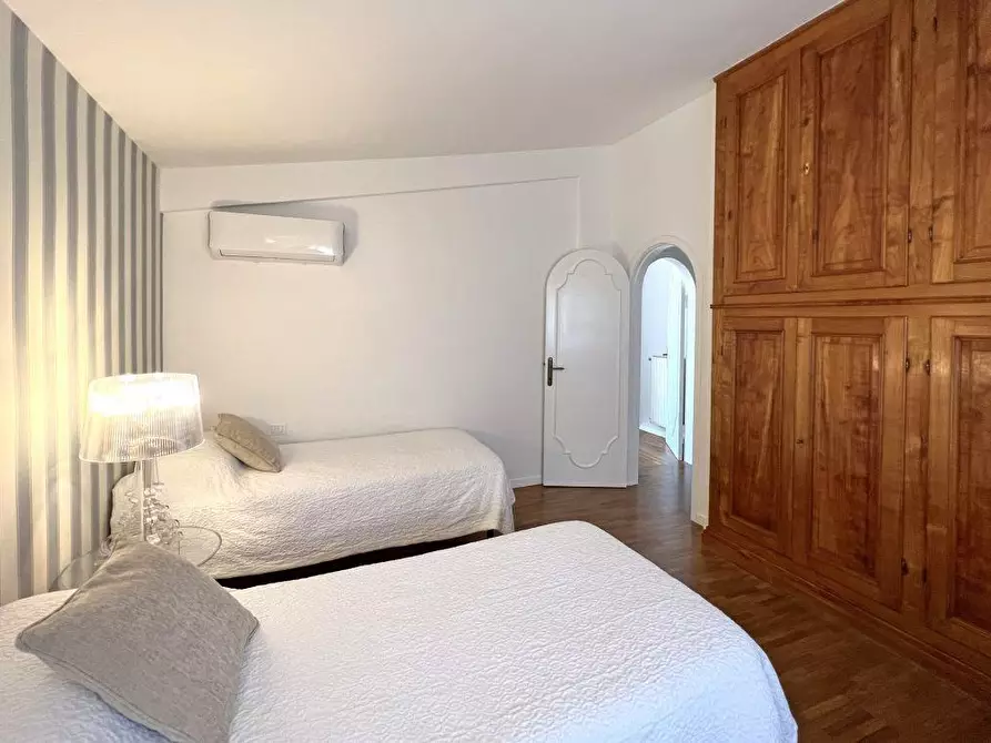 Immagine 21 di Villa in vendita  a Castelnuovo Magra