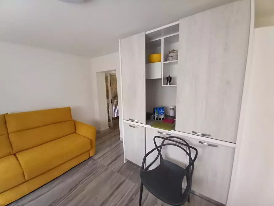 Immagine 6 di Appartamento in vendita  a Montignoso