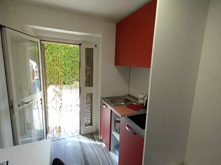 Immagine 10 di Appartamento in vendita  a Montignoso