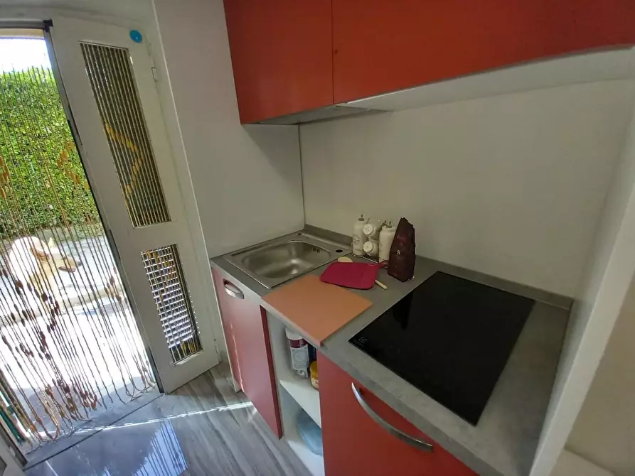 Immagine 11 di Appartamento in vendita  a Montignoso