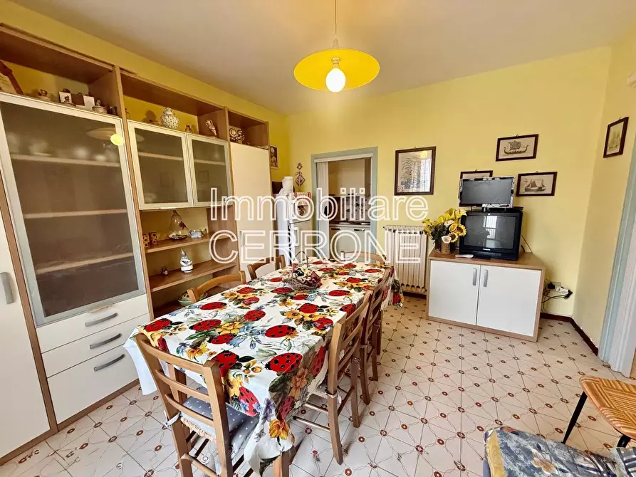 Immagine 2 di Appartamento in vendita  a Cecina