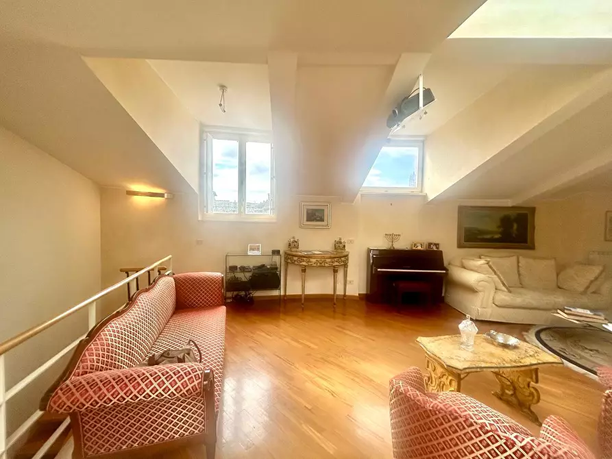 Immagine 7 di Appartamento in vendita  a Siena