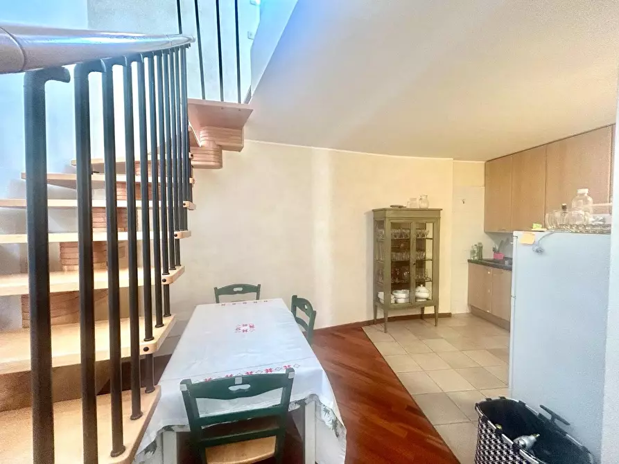 Immagine 15 di Appartamento in vendita  a Siena