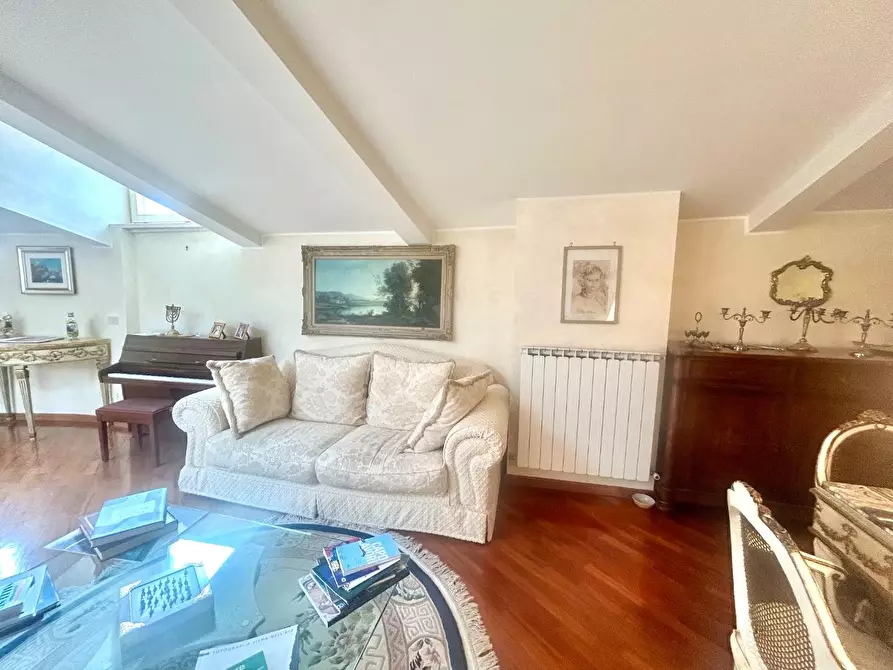 Immagine 10 di Appartamento in vendita  a Siena