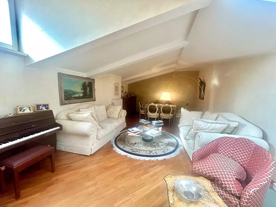 Immagine 12 di Appartamento in vendita  a Siena