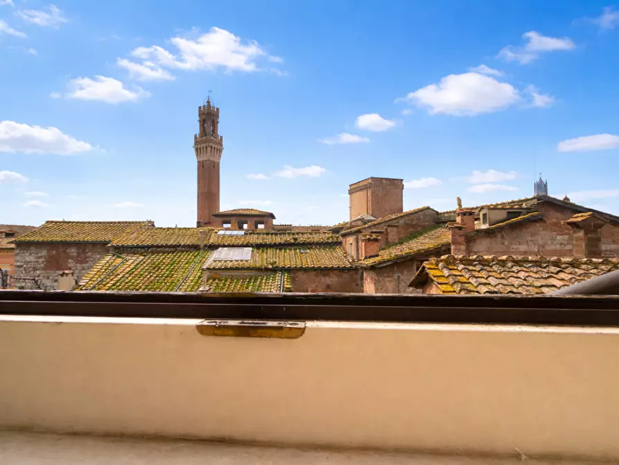 Immagine 2 di Appartamento in vendita  a Siena
