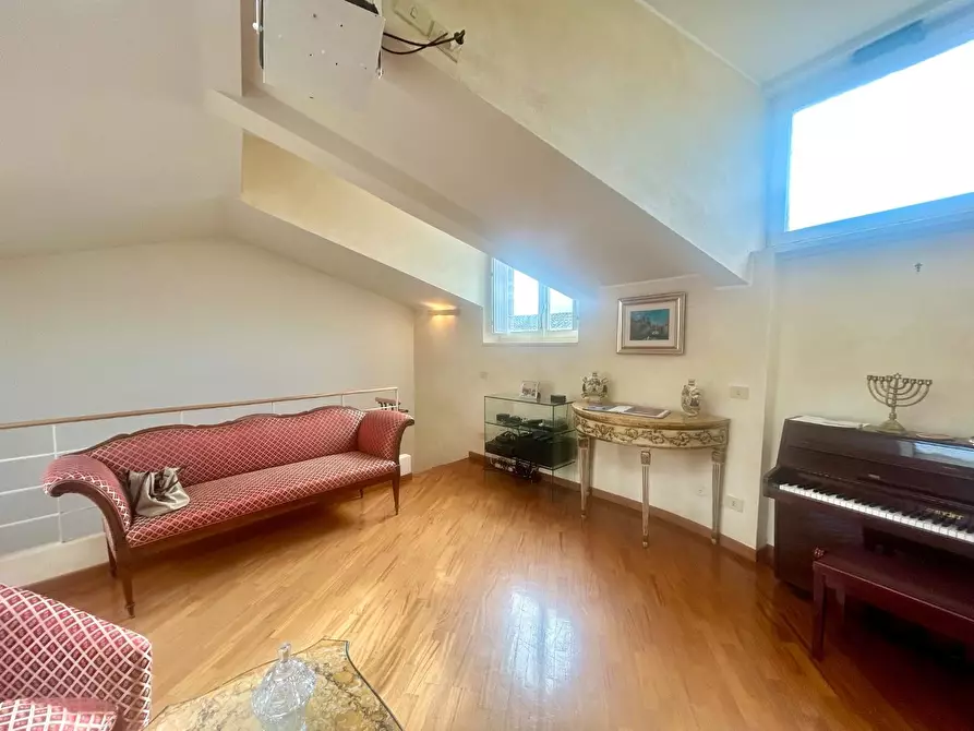 Immagine 8 di Appartamento in vendita  a Siena