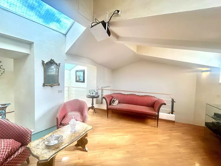 Immagine 9 di Appartamento in vendita  a Siena