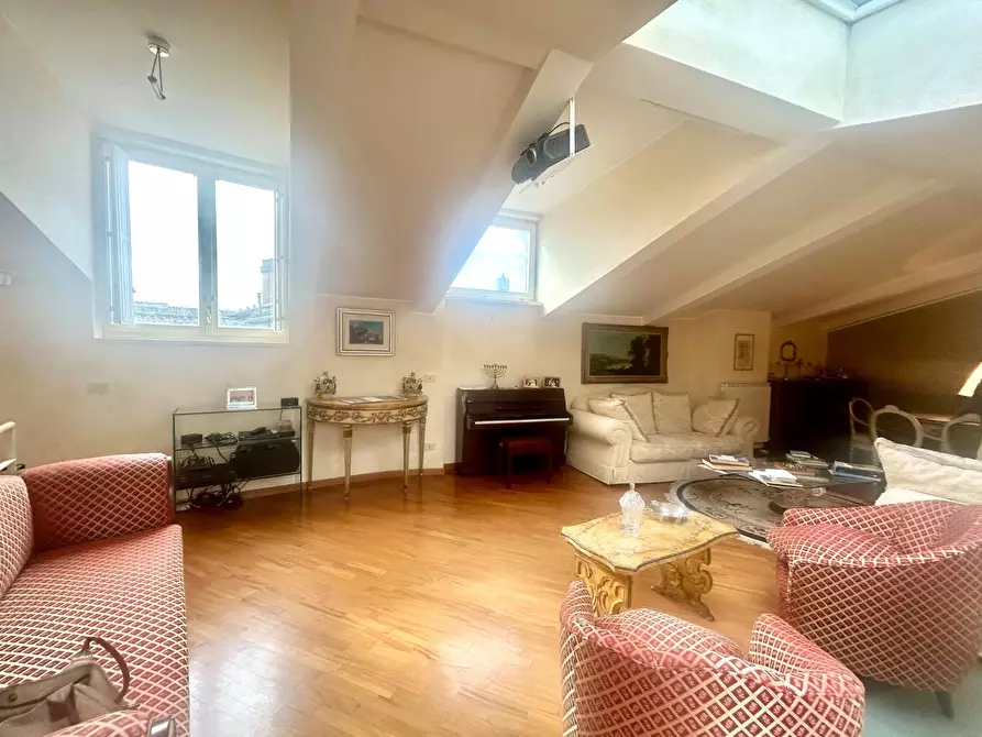 Immagine 6 di Appartamento in vendita  a Siena