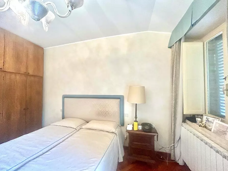 Immagine 21 di Appartamento in vendita  a Siena