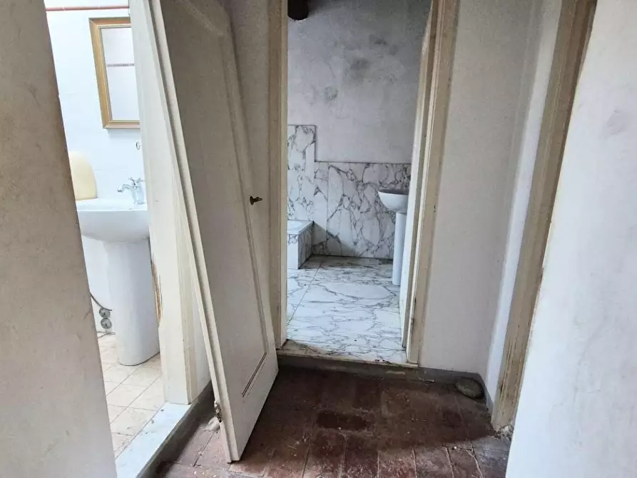 Immagine 60 di Rustico / casale in vendita  a Camaiore