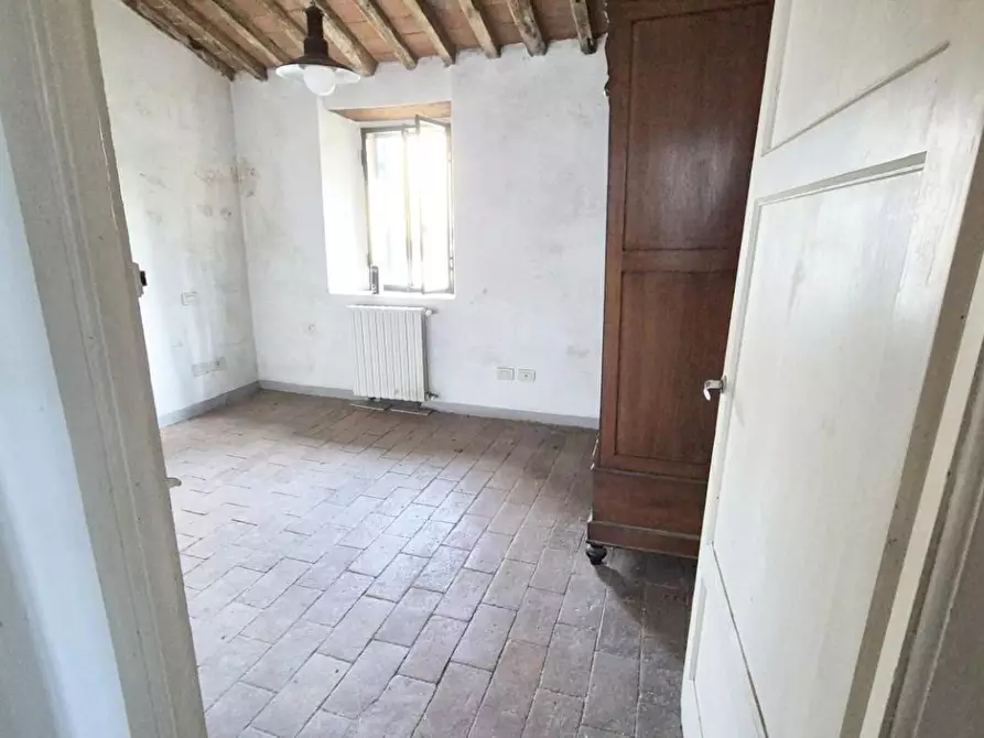 Immagine 76 di Rustico / casale in vendita  a Camaiore