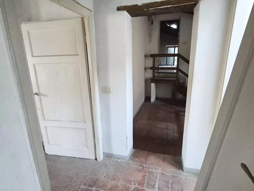 Immagine 74 di Rustico / casale in vendita  a Camaiore