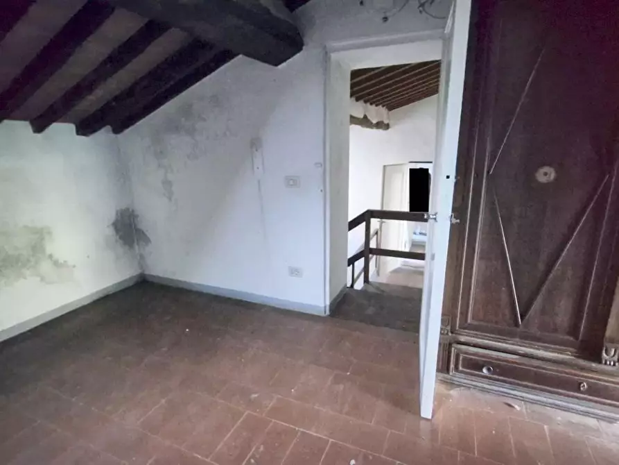 Immagine 47 di Rustico / casale in vendita  a Camaiore