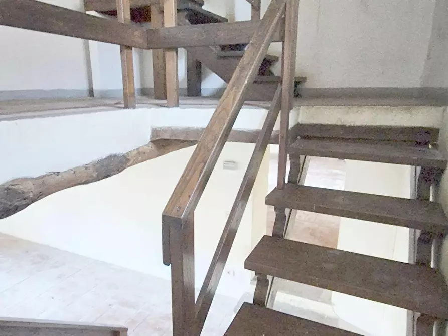 Immagine 36 di Rustico / casale in vendita  a Camaiore