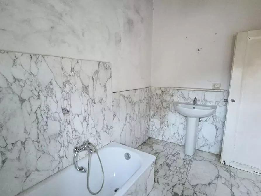 Immagine 71 di Rustico / casale in vendita  a Camaiore