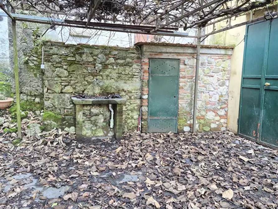 Immagine 98 di Rustico / casale in vendita  a Camaiore