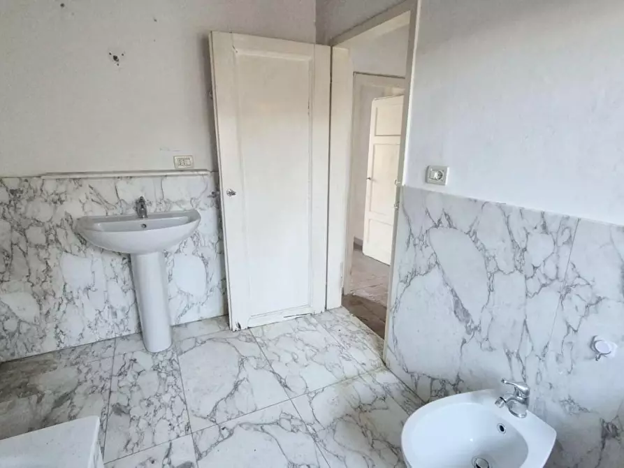 Immagine 73 di Rustico / casale in vendita  a Camaiore