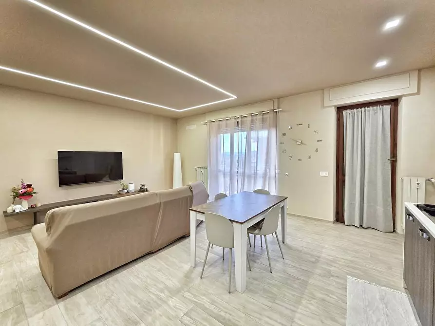 Immagine 10 di Appartamento in vendita  a Massa