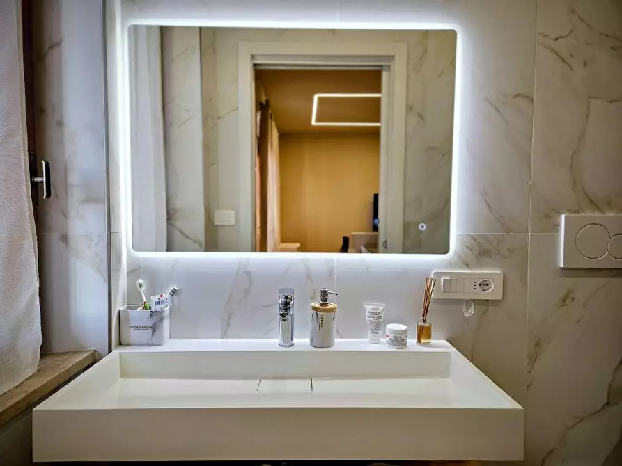 Immagine 15 di Appartamento in vendita  a Massa