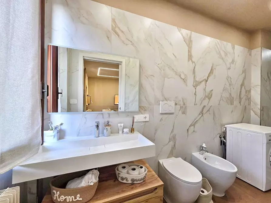 Immagine 14 di Appartamento in vendita  a Massa