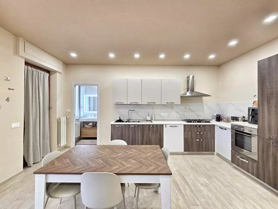 Immagine 3 di Appartamento in vendita  a Massa