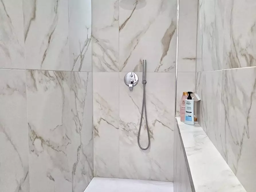 Immagine 17 di Appartamento in vendita  a Massa