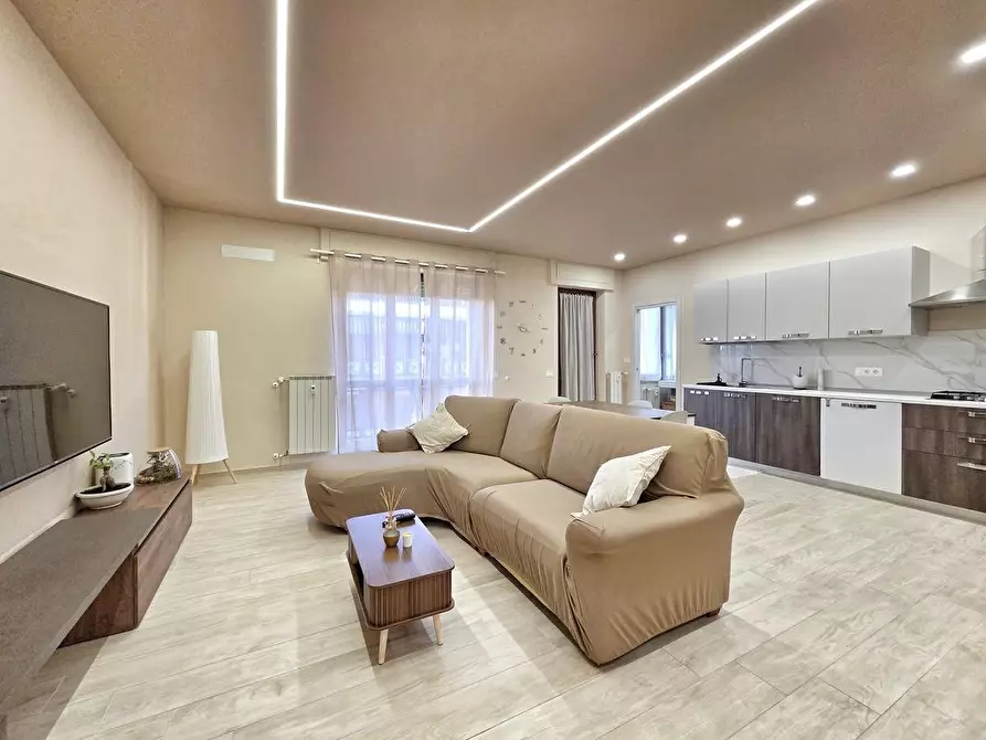 Immagine 1 di Appartamento in vendita  a Massa