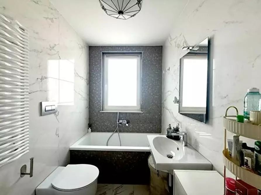 Immagine 30 di Appartamento in vendita  a Camaiore