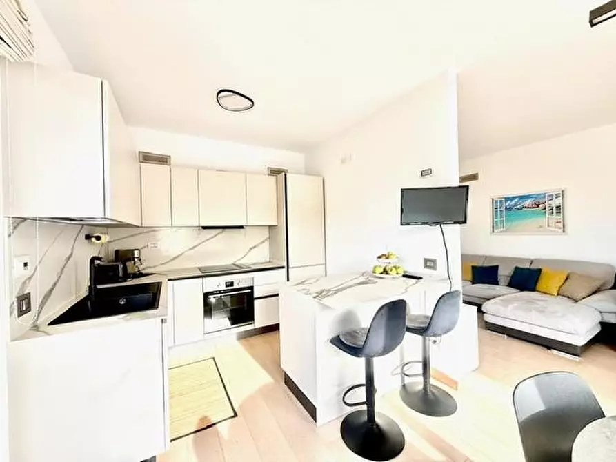 Immagine 5 di Appartamento in vendita  a Camaiore