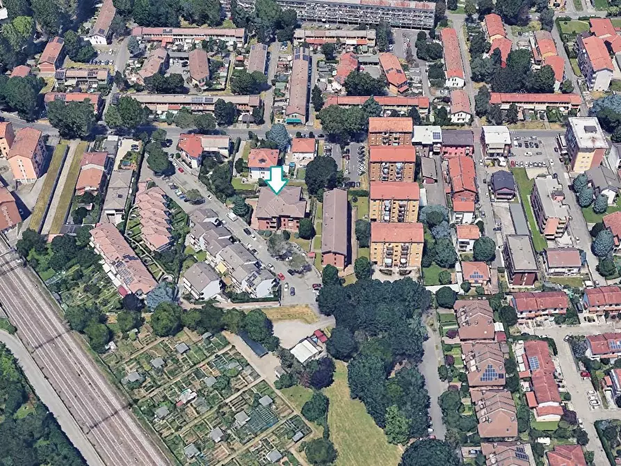 Immagine 2 di Magazzino in vendita  a Cesate