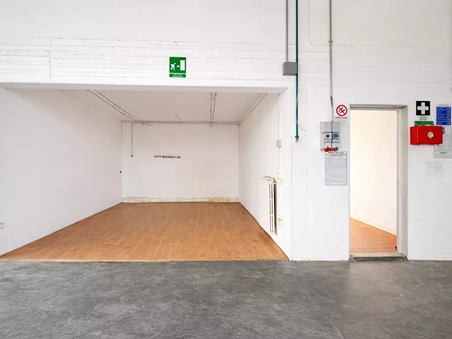 Immagine 19 di Attività artigianale in affitto  a Bientina